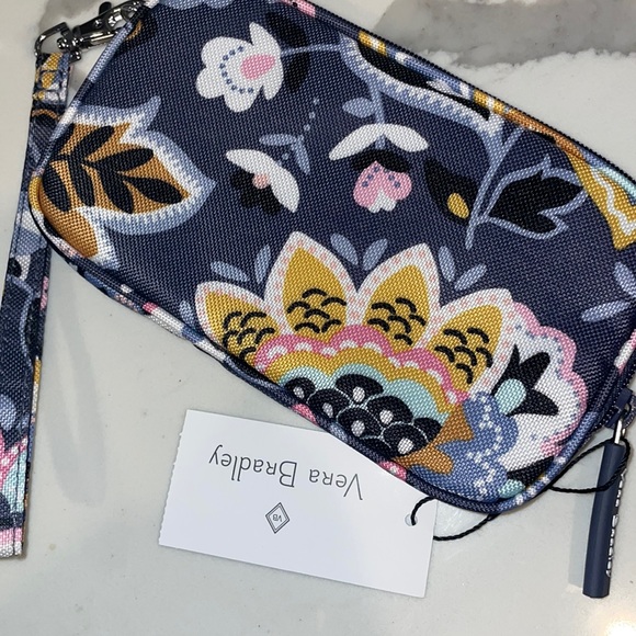 Vera Bradley Handbags - NWT Vera Bradley wristlet